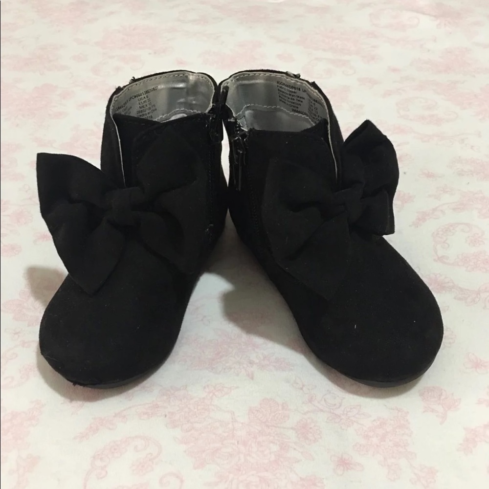 **SOLD** $7 Black bow baby boots